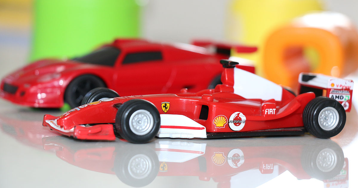 Diecast vs. Plastic Models: Pros and Cons for Collectors