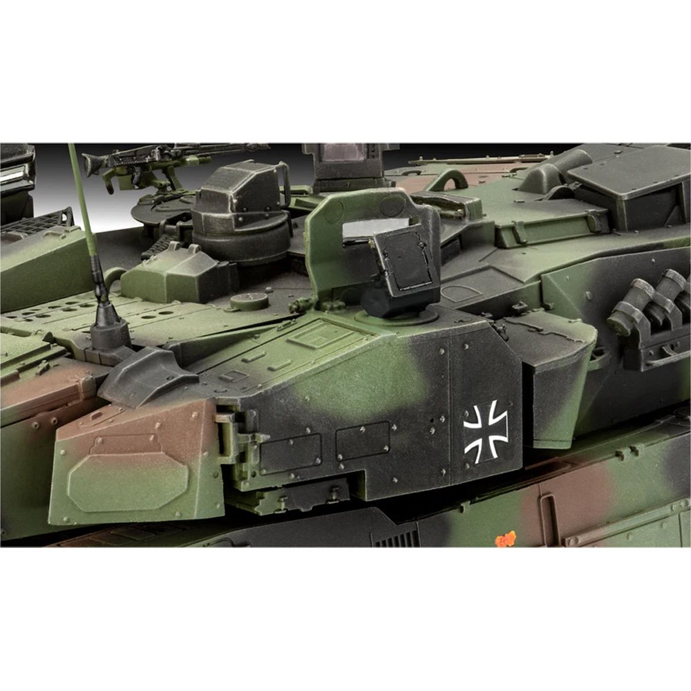 REVELL 1/35 Leopard 2A7A1