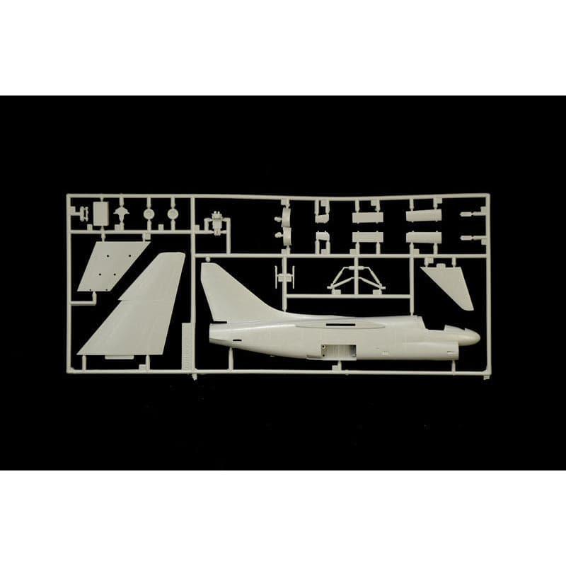 ITALERI 1/72 A-7E Corsair II