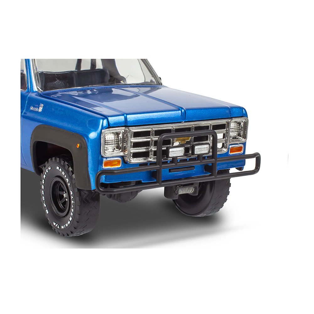 REVELL 1/25 1978 CHEVY 4X4 PICKUP WITH GO-KART AND TRAILER
