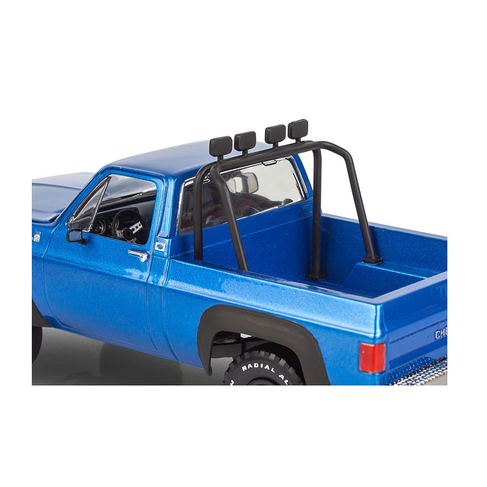 REVELL 1/25 1978 CHEVY 4X4 PICKUP WITH GO-KART AND TRAILER
