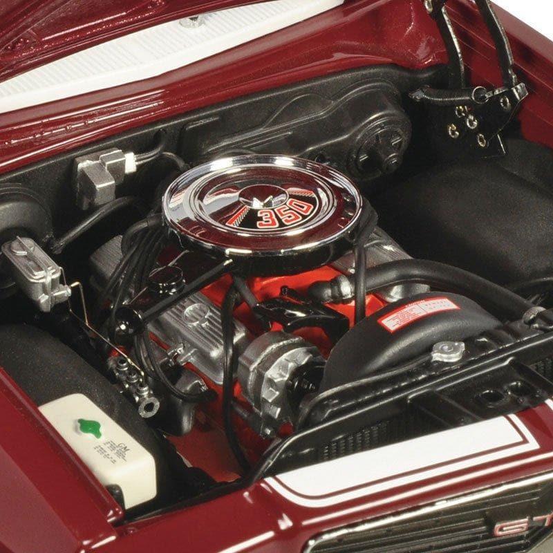 CLASSIC CARLECTABLES 1/18 Holden Monaro GTS Burgundy Sedan