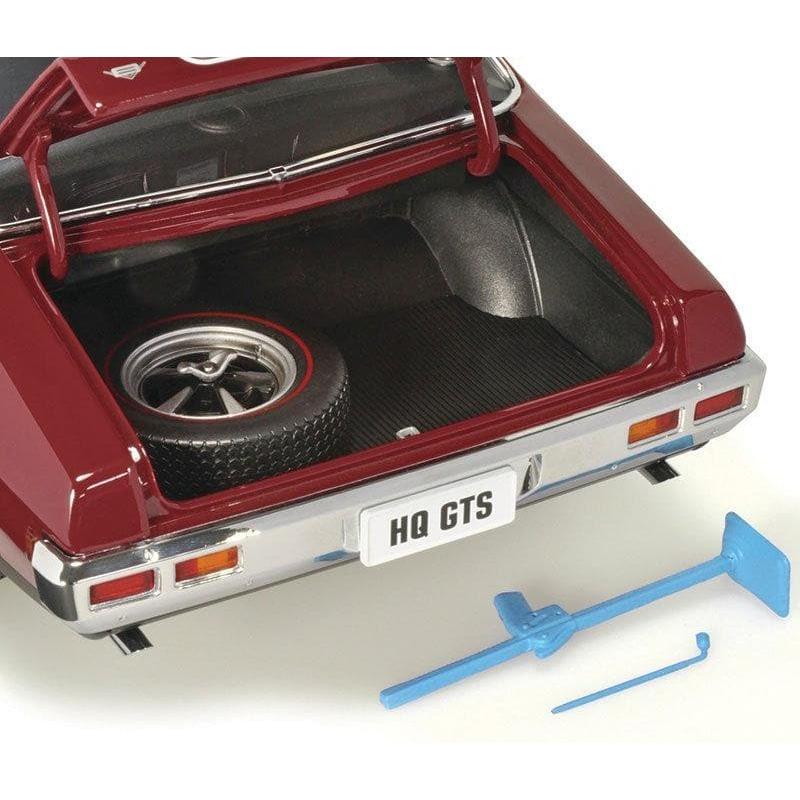 CLASSIC CARLECTABLES 1/18 Holden Monaro GTS Burgundy Sedan