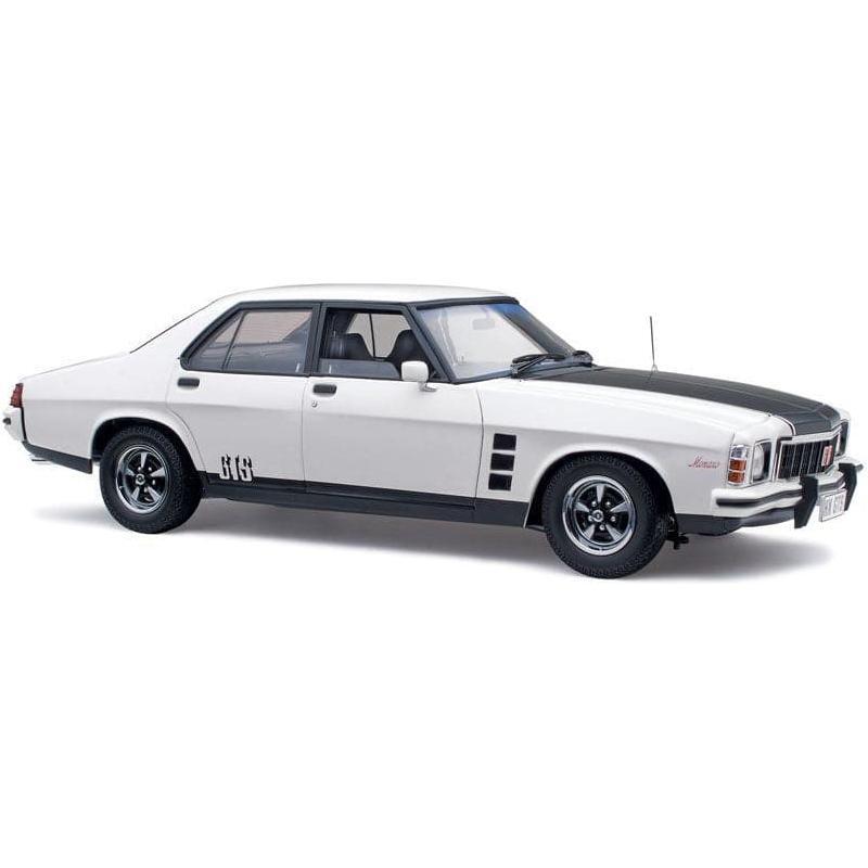 CLASSIC CARLECTABLES 1/18 Holden HX Monaro GTS Sedan Cotillion White