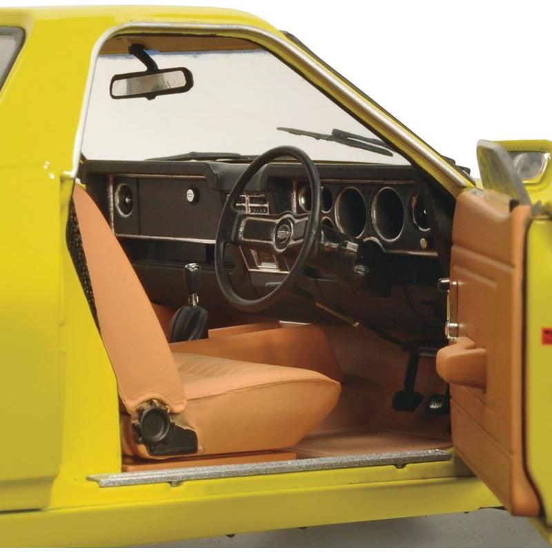 CLASSIC CARLECTABLES 1/18 Ford XC Utility Pine N Lime