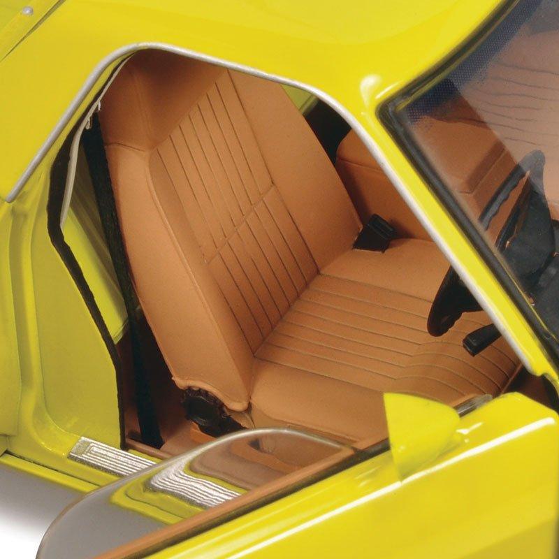 CLASSIC CARLECTABLES 1/18 Ford XC Utility Pine N Lime