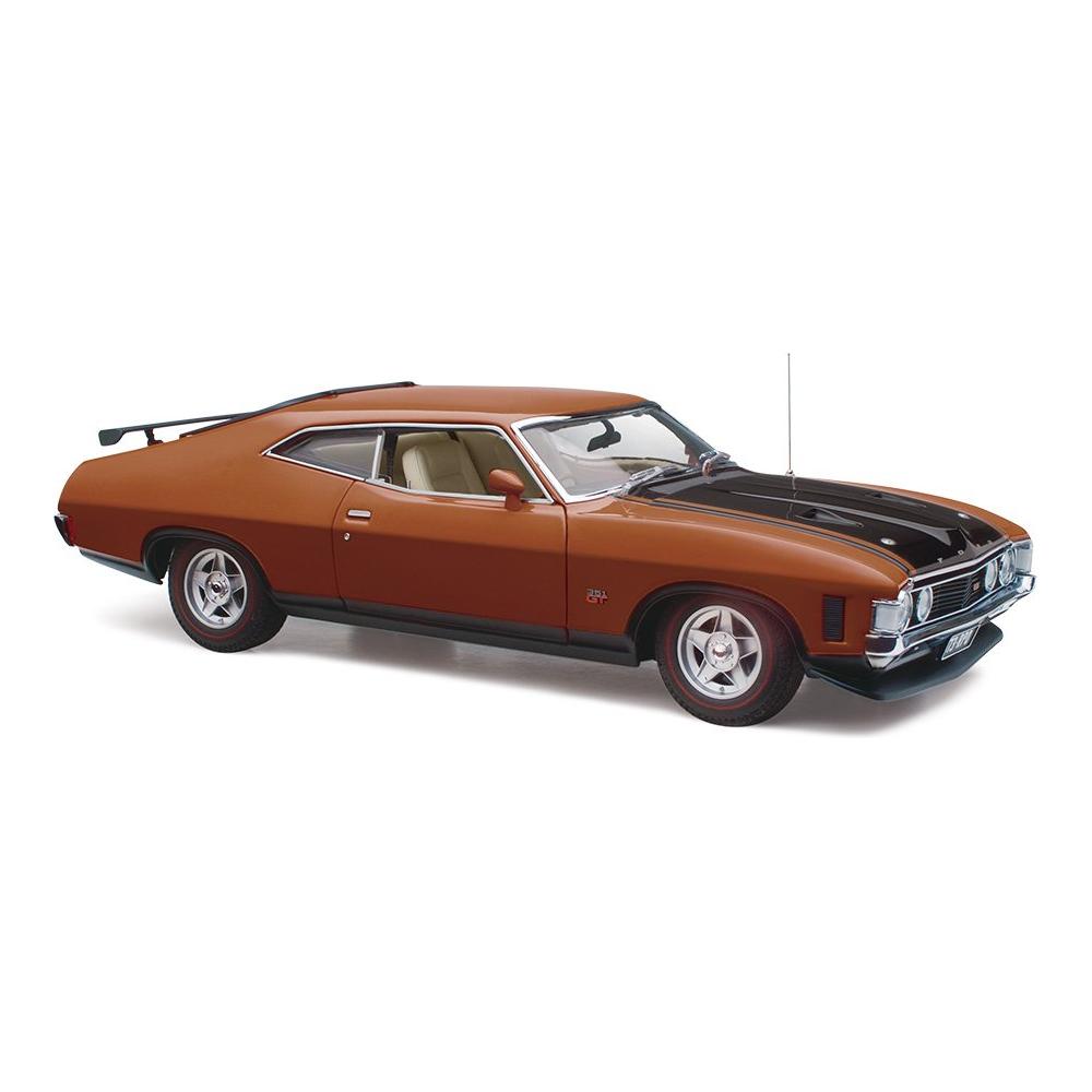 CLASSIC CARLECTABLES 1/18 Ford XA Falcon RPO83 Coupe - Walnut Glow