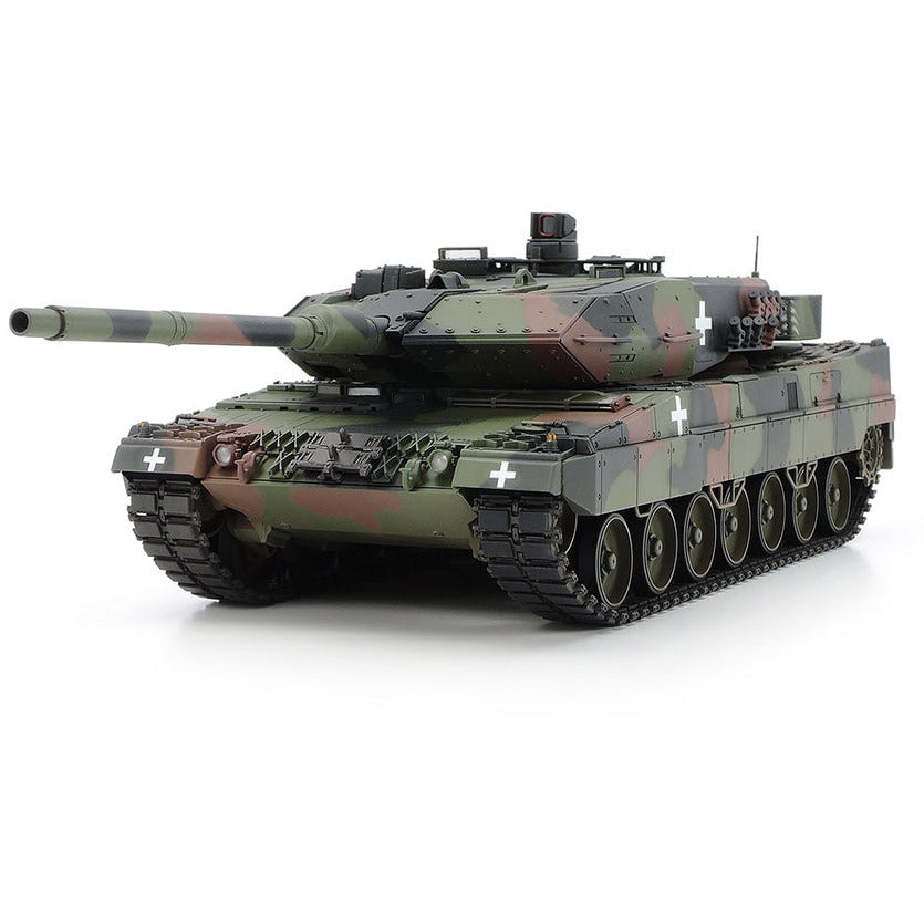 TAMIYA 1/35 Leopard 2 A6 Main Battle Tank