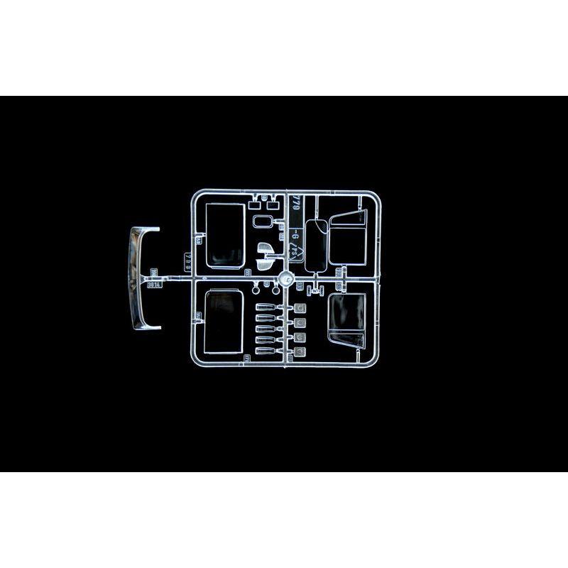 ITALERI 1/24 Freightliner FLD 120 Special