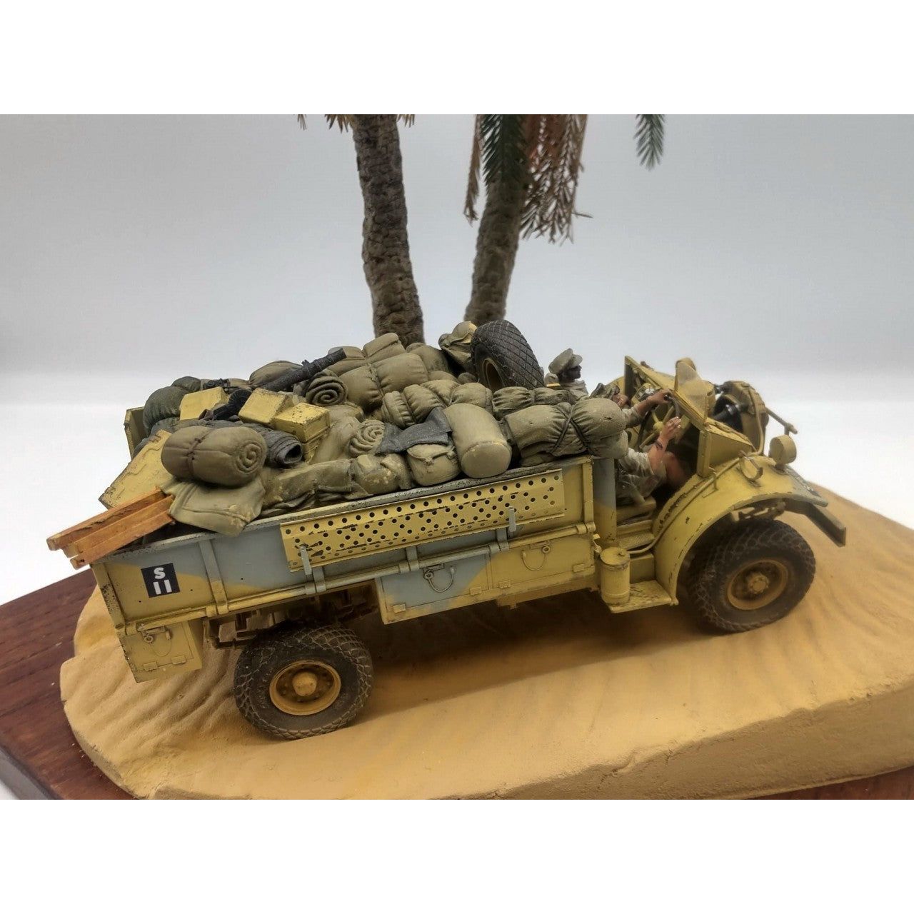 THUNDER MODEL 1/35 LRDG F30 Patrol truck Bonus edition