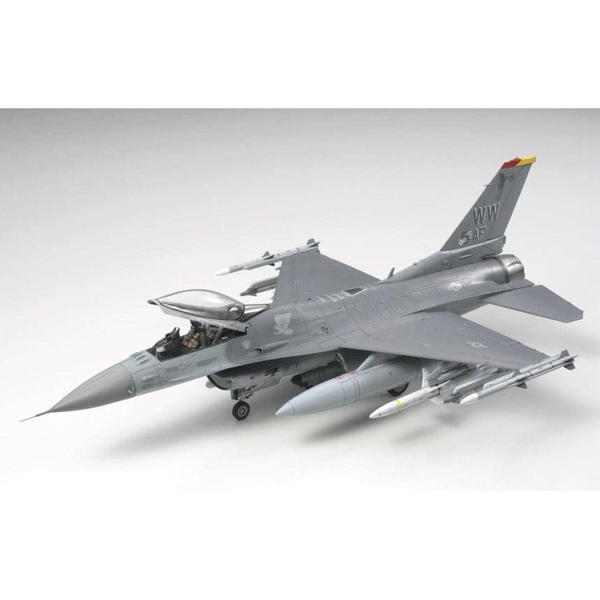 TAMIYA 1/48 Lockheed Martin F16CJ (Block 50) Fighting Falcon