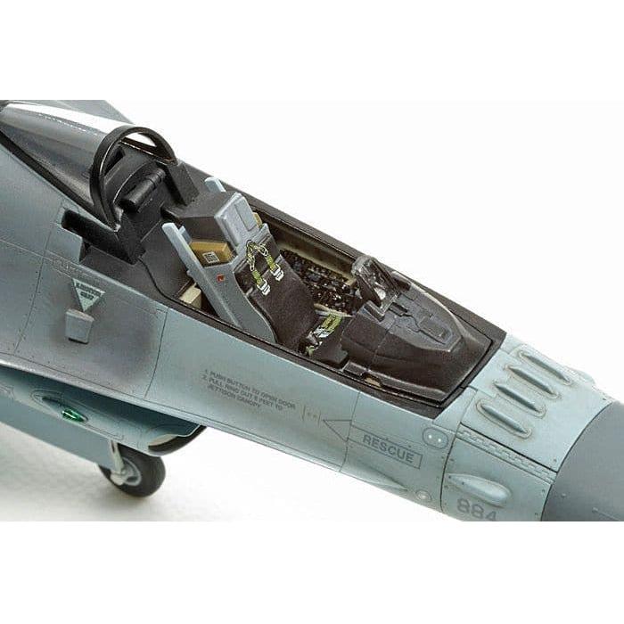 TAMIYA 1/72 F-16CJ Fighting Falcon