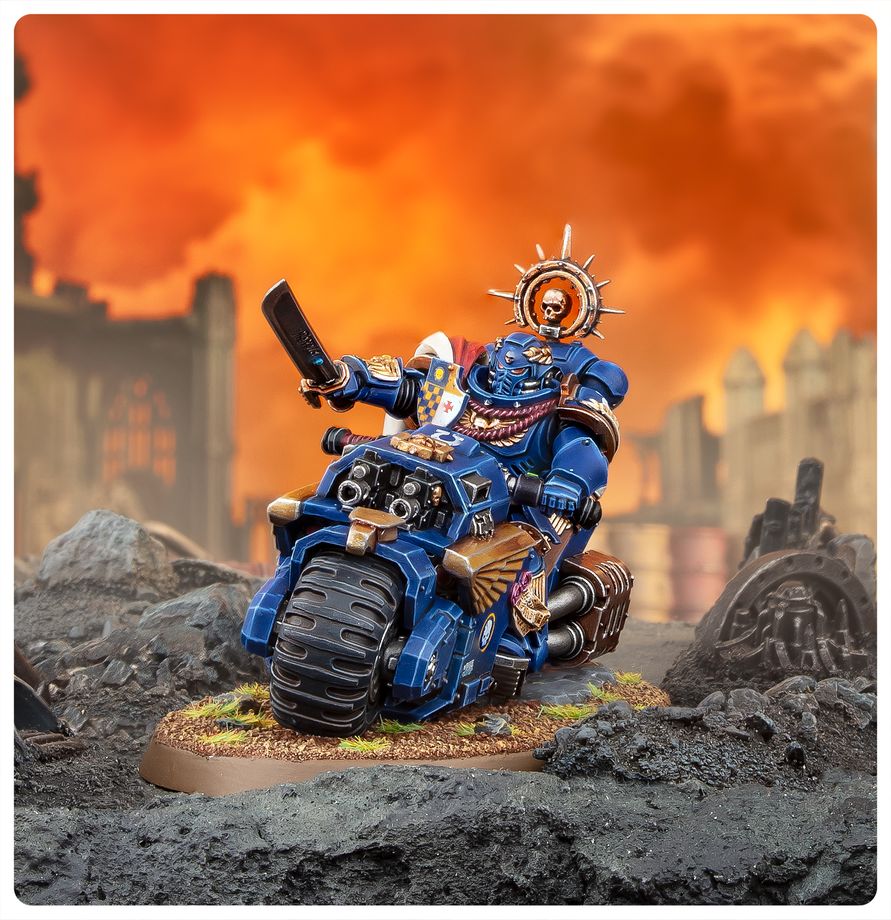 WARHAMMER 40K Space Marines: Captain on Bike