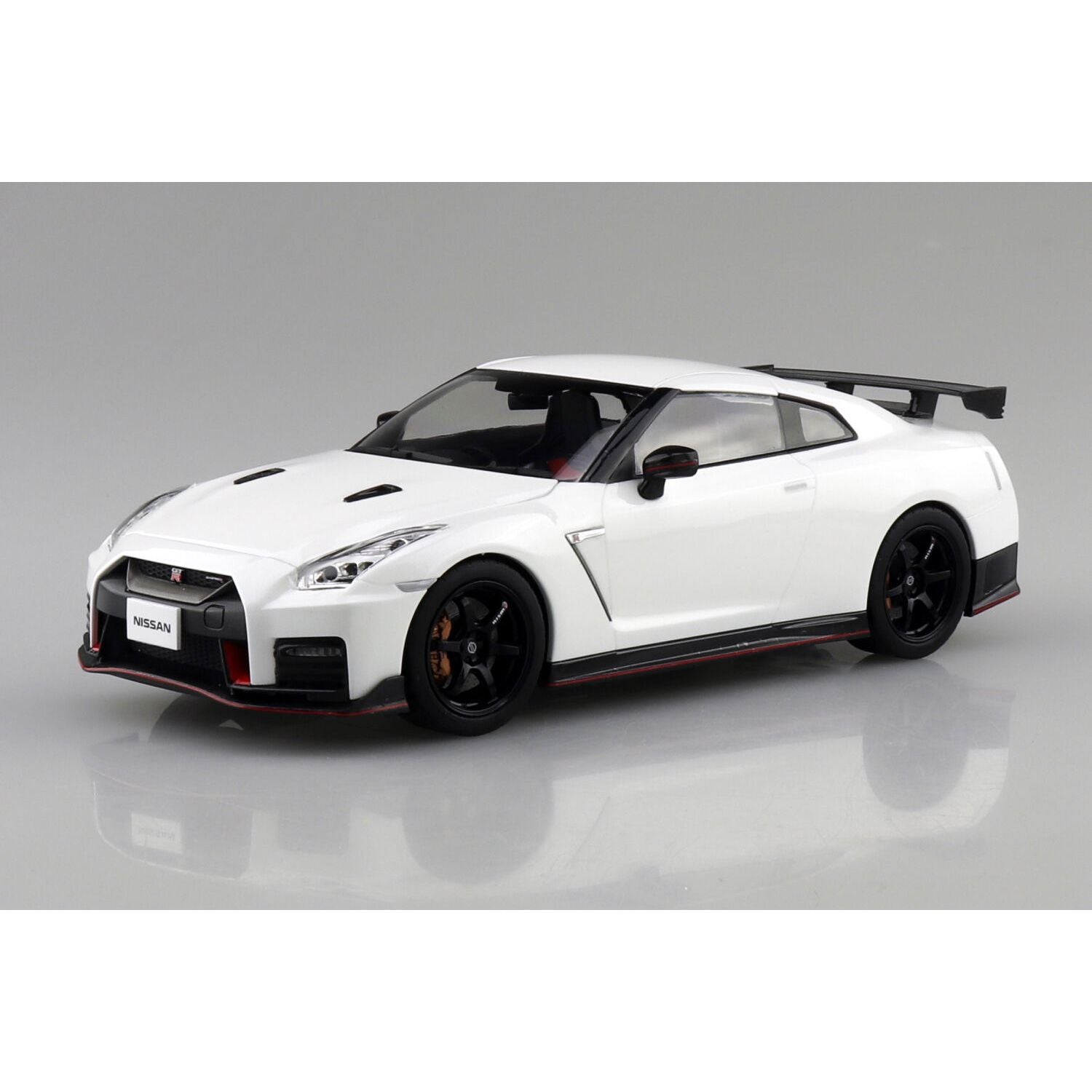 AOSHIMA SNAP R35 NISSAN GT-R NISMO 2017 Brilliant White Pearl