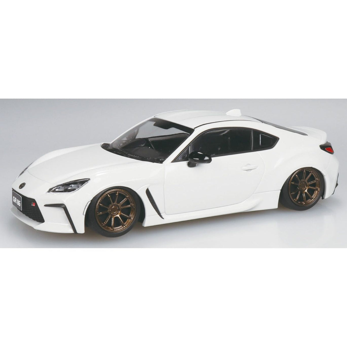 AOSHIMA 1/32 Toyota GR86 2021 Custom Wheel (Crystal White Pearl)