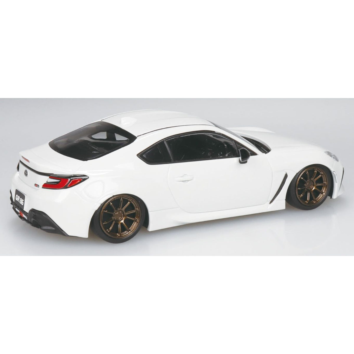 AOSHIMA 1/32 Toyota GR86 2021 Custom Wheel (Crystal White Pearl)