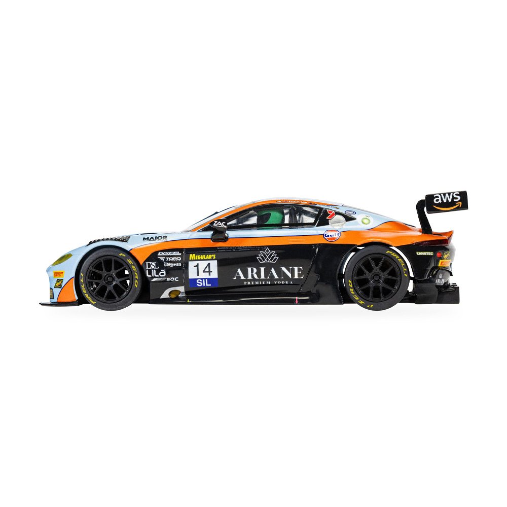 SCALEXTRIC 1/32 Aston Martin GT3 Vantage - 12hrs of Bathurst 2025 - Gulf Edition