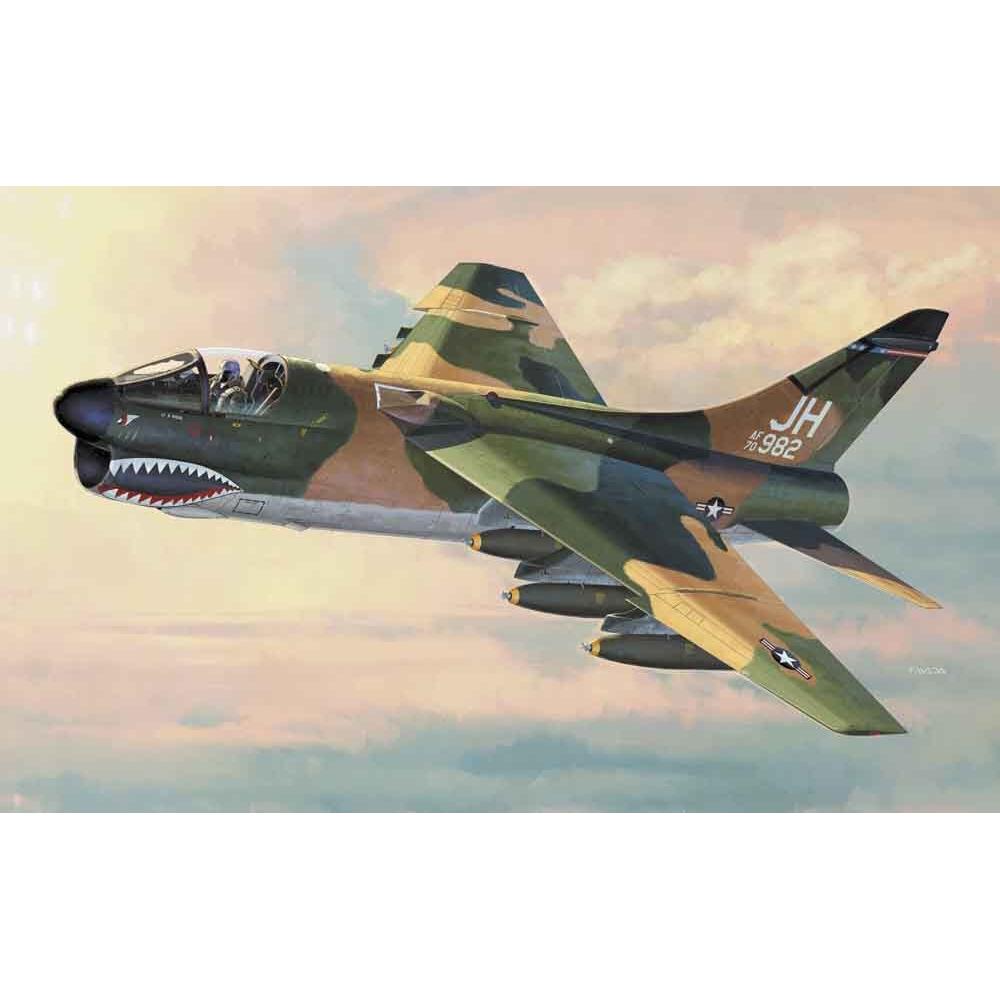 Hasegawa 1/48 A-7D Corsair II "Vietnam Scheme"