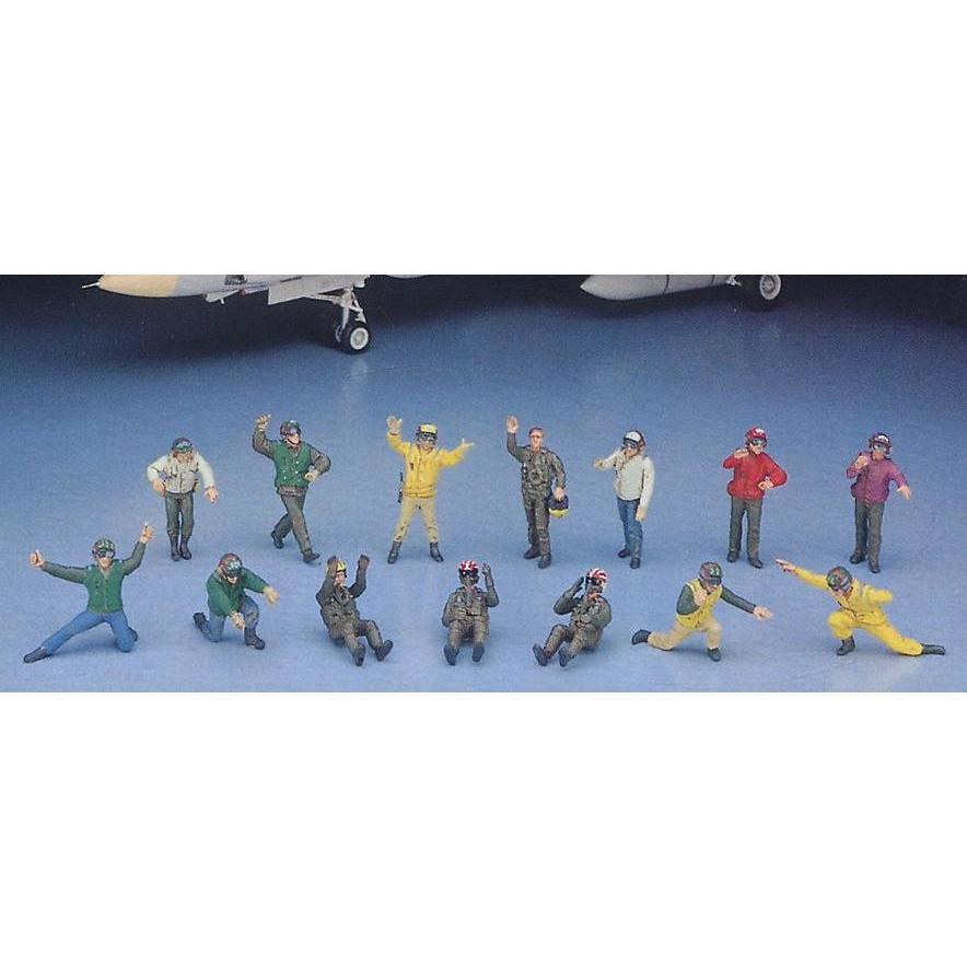 HASEGAWA 1/48 U.S. NAVY PILOT/DECK CREW SET A