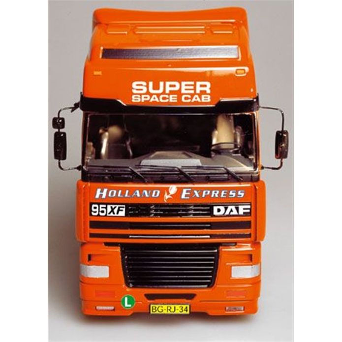 ITALERI 1/24 DAF XF 95 'Super Space Cab'