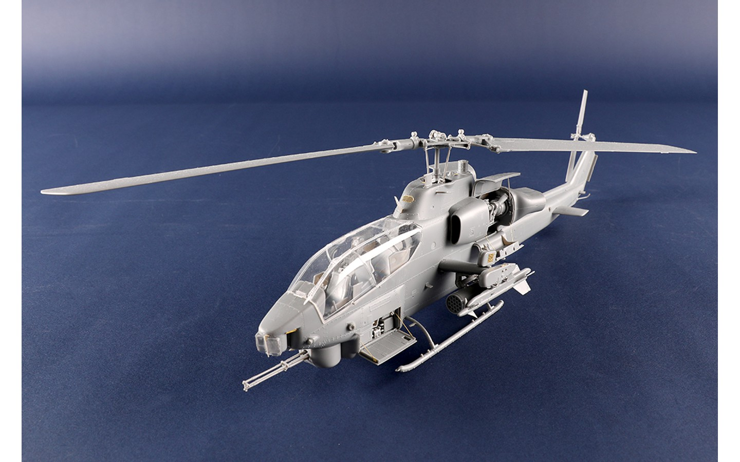 TRUMPETER 1/35 AH-1W Super Cobra (Turned Exhaust) Plastic Model Kit
