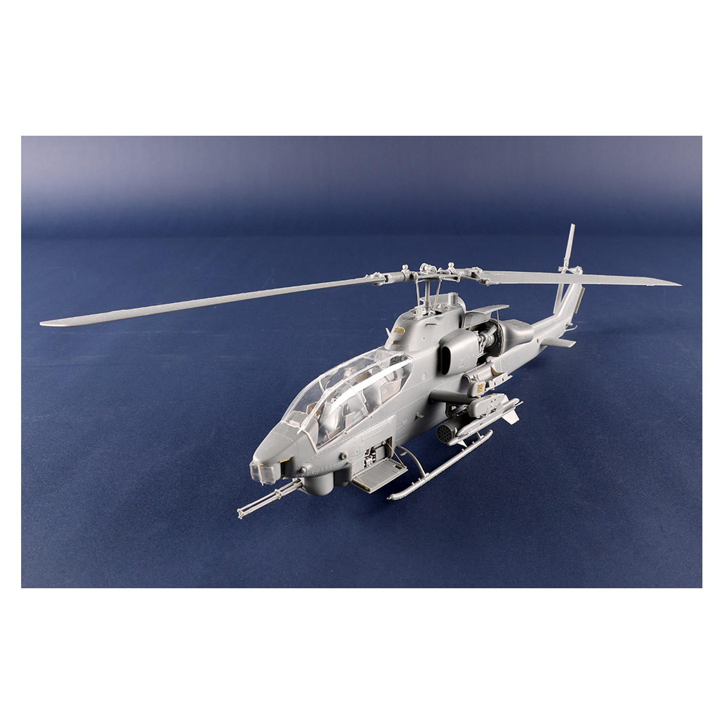 TRUMPETER 1/35 AH-1W Super Cobra (Turned Exhaust) Plastic Model Kit