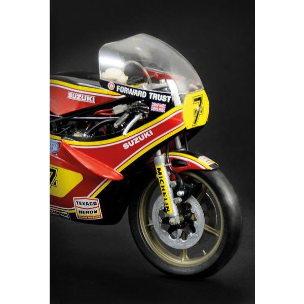 ITALERI 1/9 Suzuki RG 500 XR27 Team Heron Barry Sheene 1978