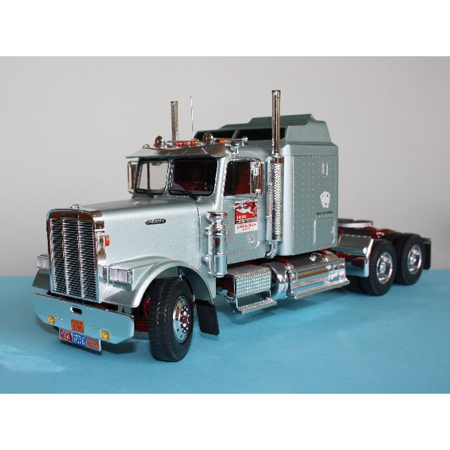 ITALERI 1/24 Freightliner Aerodyne
