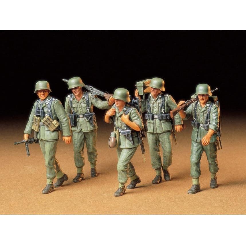 TAMIYA 1/35 German Machine Gun Crew on Maneuver