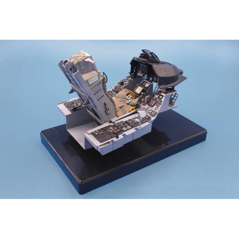 ITALERI 1/12 F-16 Cockpit