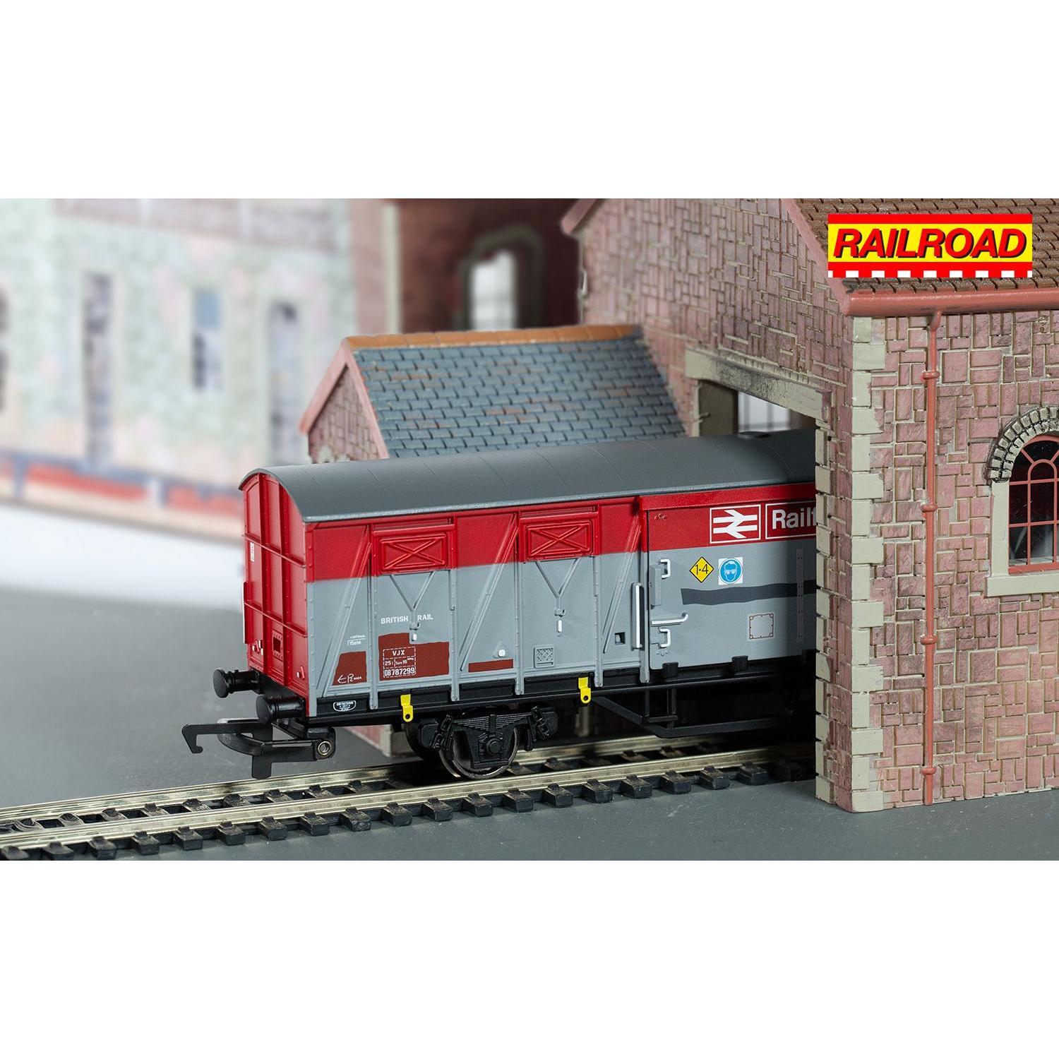 HORNBY OO RAILROAD BR RAILFREIGHT, VIX FERRY VAN, DB787299 - ERA 6