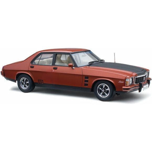 CLASSIC CARLECTABLES 1/18 Holden HX Monaro GTS Persian Sand