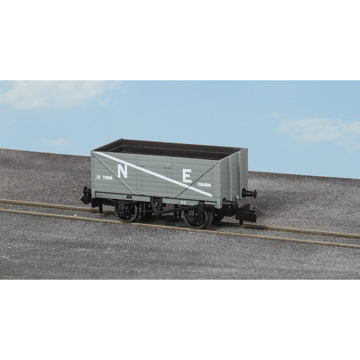 PECO N RTR 9ft 7 Plank Open Wagon, NE, Grey (NR7001E)