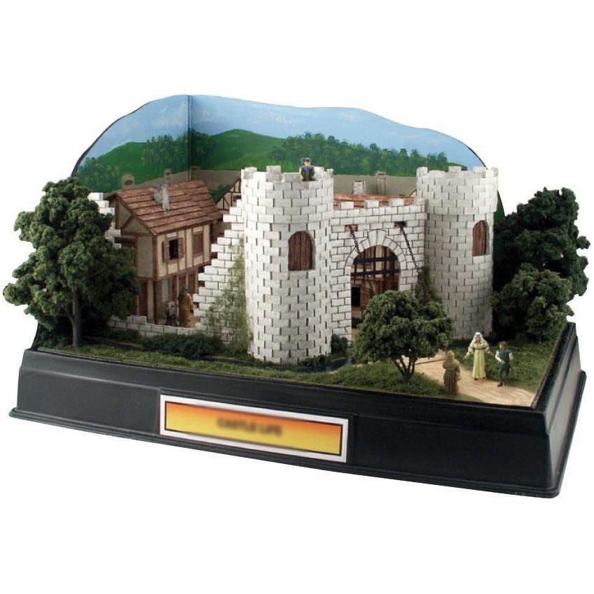 WOODLAND SCENICS Castle Dwellers Scene Setters
