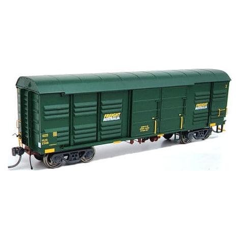 ON TRACK MODELS HO VLCX-07 40'2" Victorian Louvre Vans 3 Pack