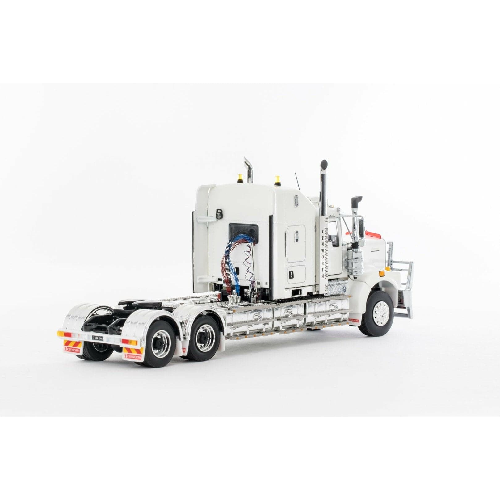 DRAKE 1/50 Kenworth C509 Sleeper White Black Chassis