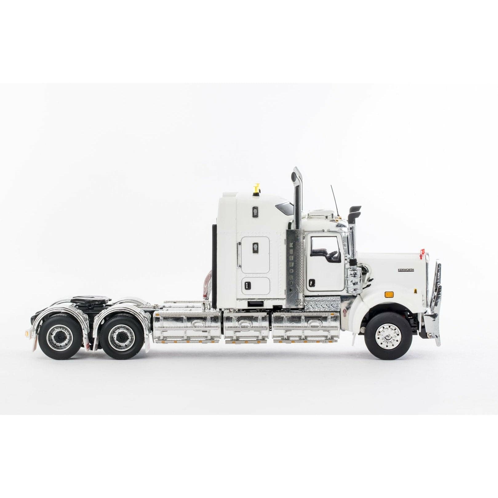 DRAKE 1/50 Kenworth C509 Sleeper White Black Chassis