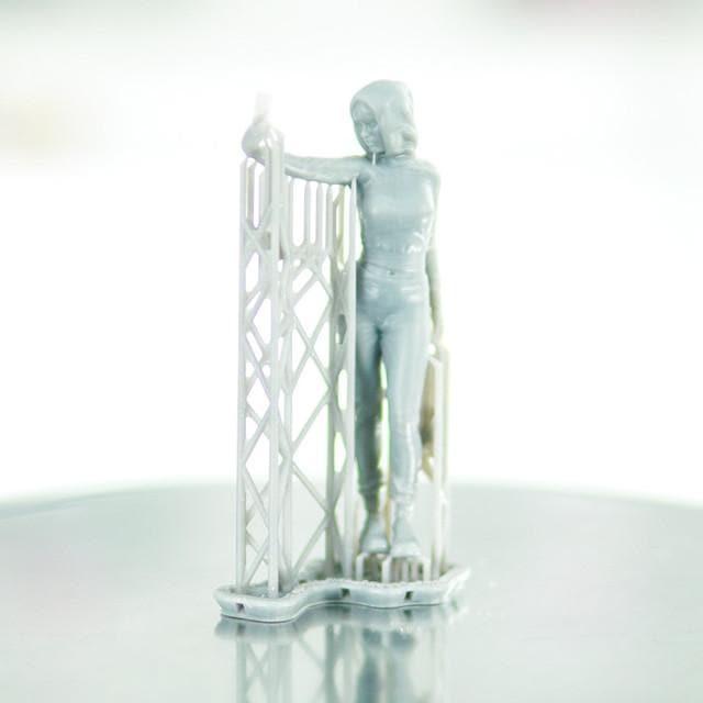 HWS 1/35 Lady Taking A Selfie