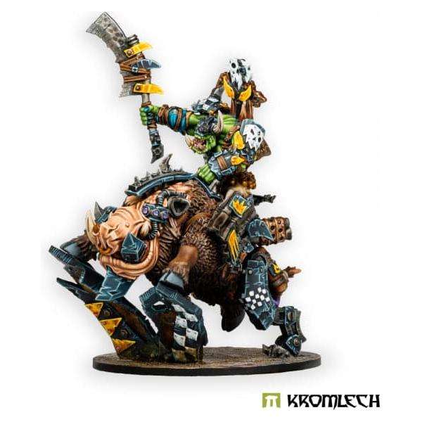 KROMLECH Orc Wild Tribez Warchief on Cyboar (1)