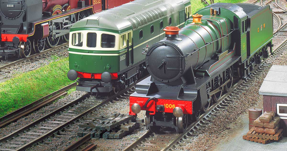 How to Lay Model Train Track Without Derailments