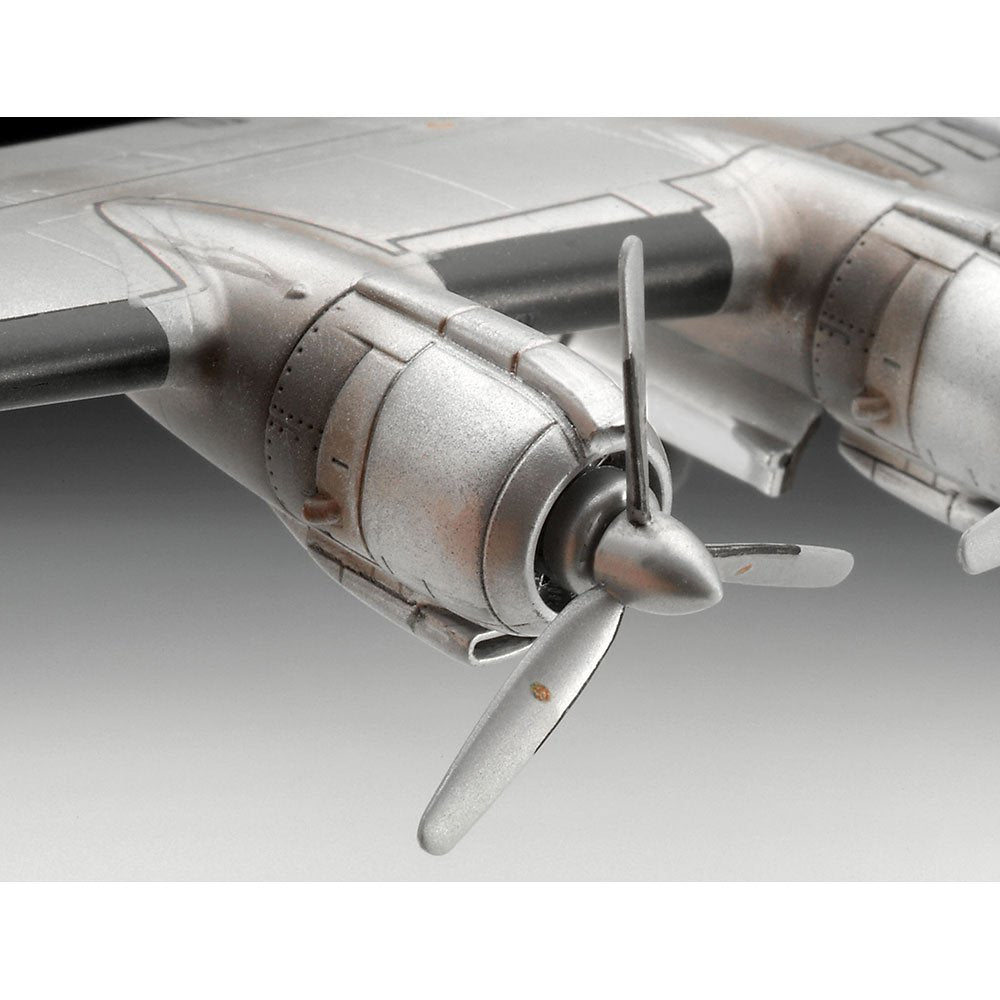 REVELL 1/144 Lockheed L.1049G Super Constellation Lufthansa