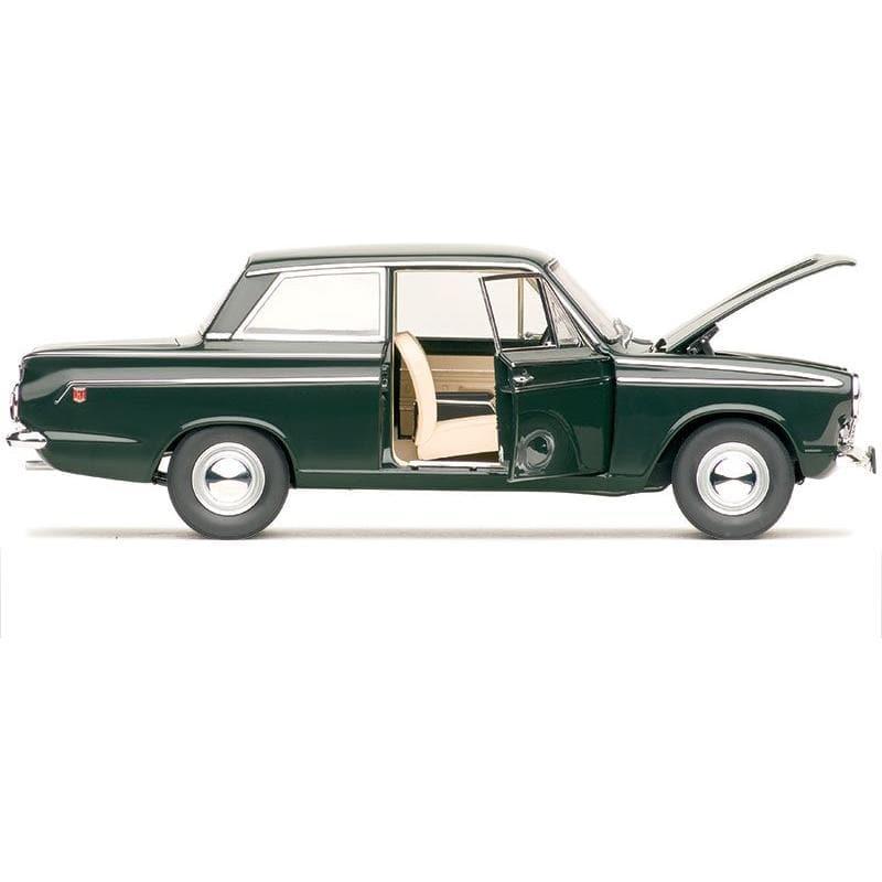 CLASSIC CARLECTABLES 1/18 Ford Cortina GT Goodwood Green