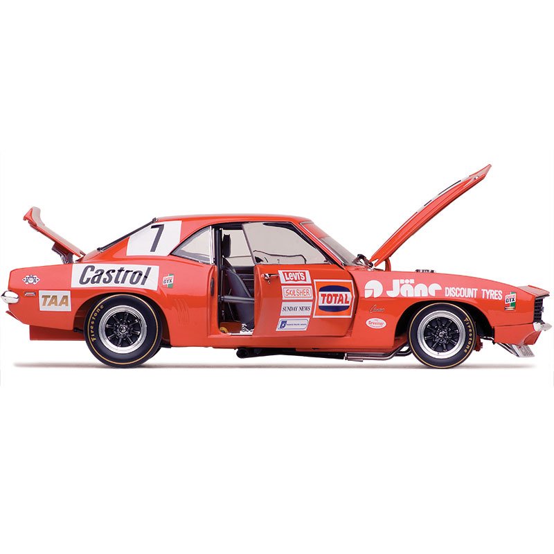CLASSIC CARLECTABLES 1/18 Chevrolet Camaro - 1972 ATCC Round 1 - Symmons Plains 2nd Place Car