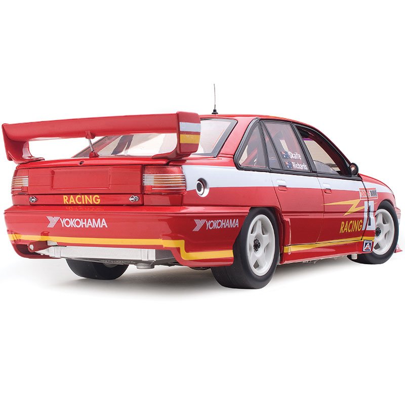 CLASSIC CARLECTABLES 1/18 Holden VP Commodore - 1993 Bathurst 2nd Place