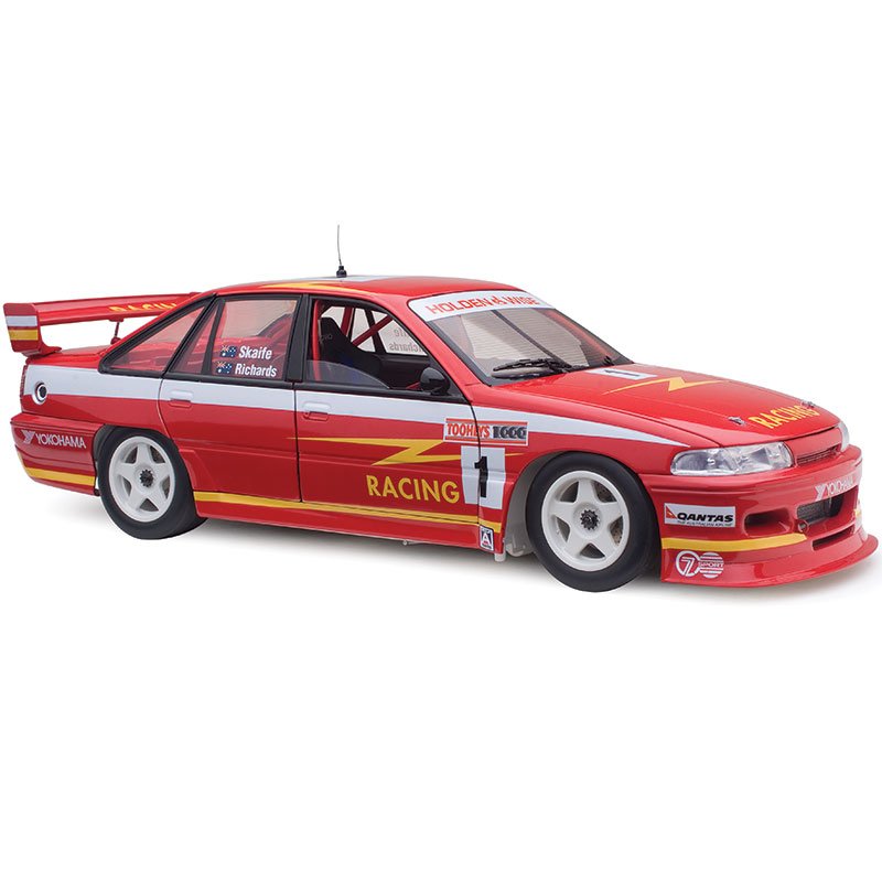 CLASSIC CARLECTABLES 1/18 Holden VP Commodore - 1993 Bathurst 2nd Place