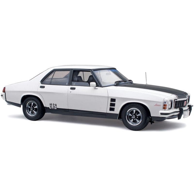 CLASSIC CARLECTABLES 1/18 Holden HX Monaro GTS Sedan Cotillion White