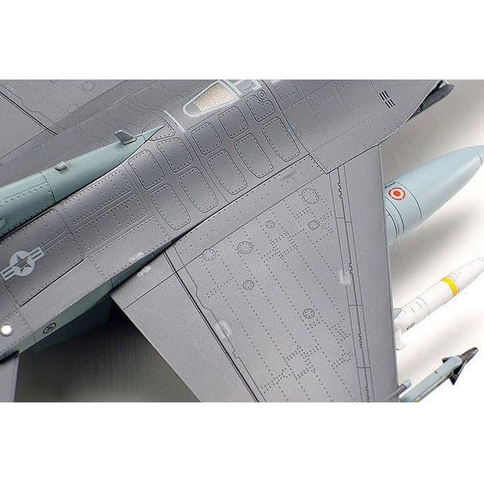 TAMIYA 1/72 Lockheed Martin F16CJ Fighting Falcon