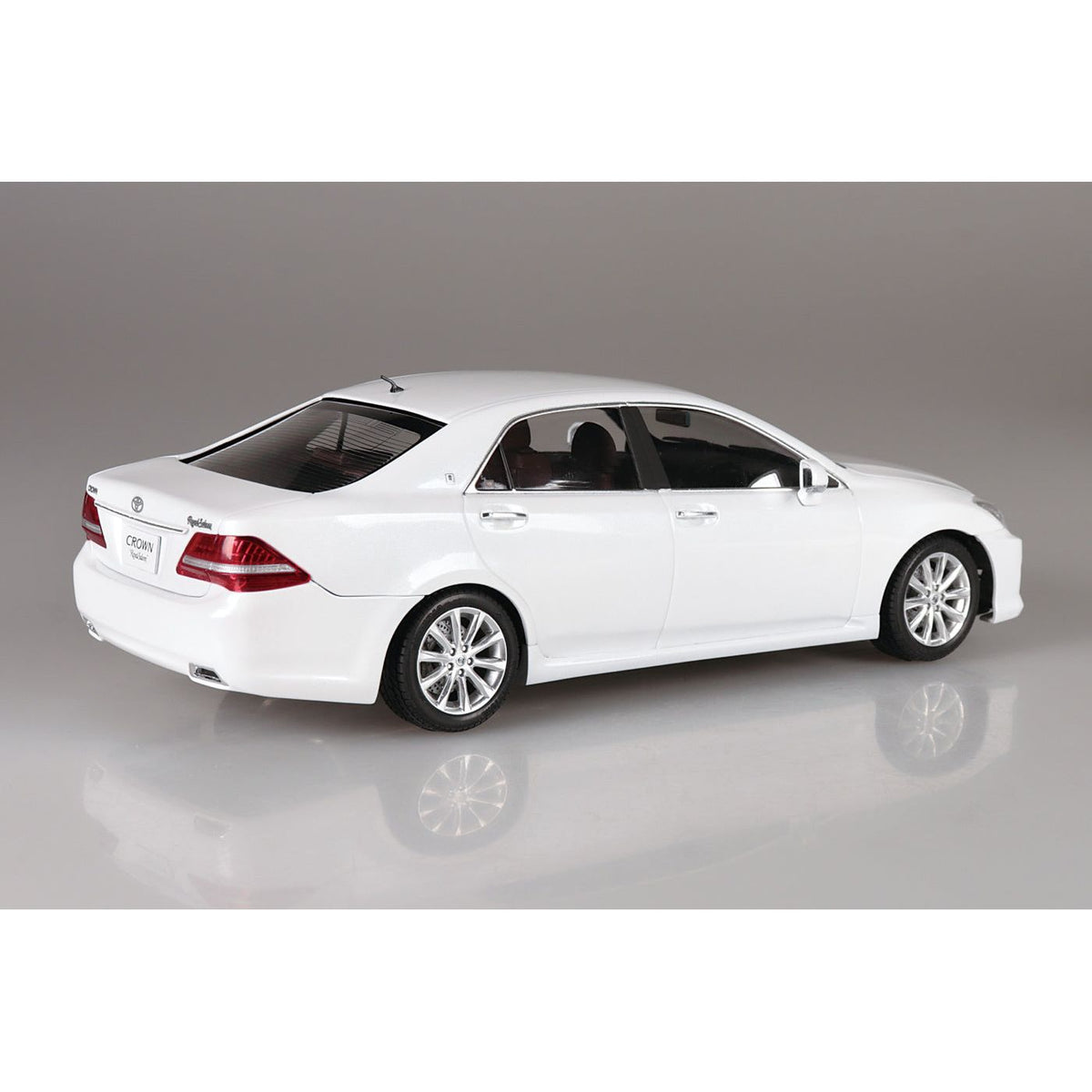 AOSHIMA 1/24 Toyota GRS202 CROWN ROYALSALOON '08/'10