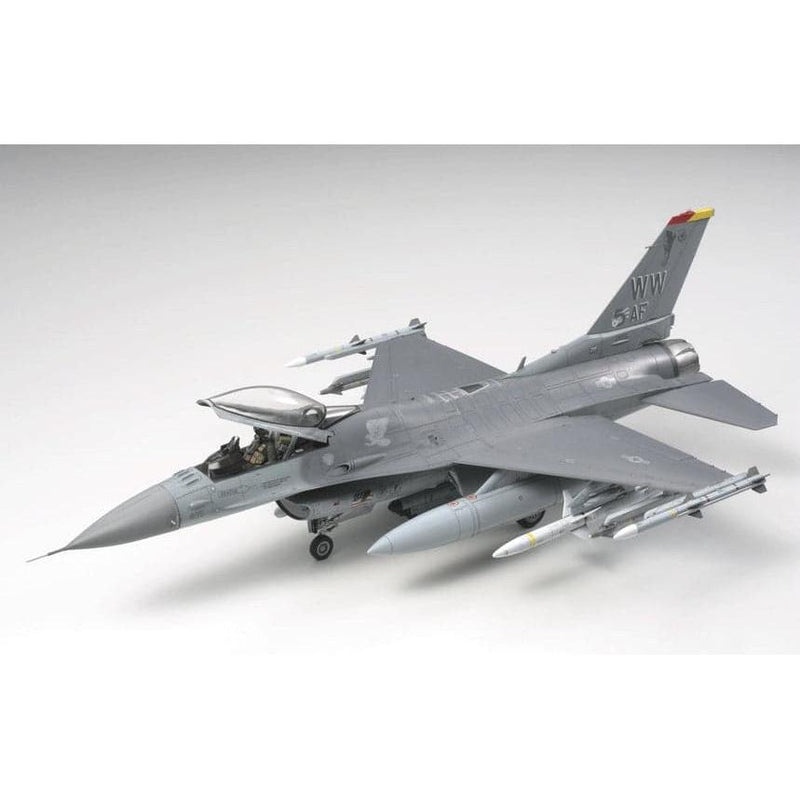 TAMIYA 1/48 Lockheed Martin F16CJ (Block 50) Fighting Falco