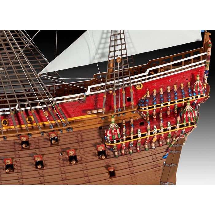 REVELL 1/150 Swedish Regal Warship "Vasa"